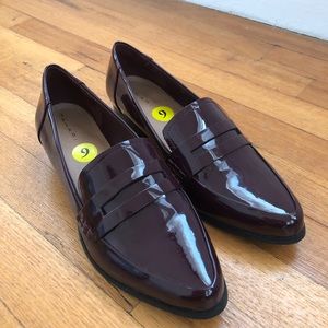 Women’s Tahari loafers size 9. Maroon/Burgundy